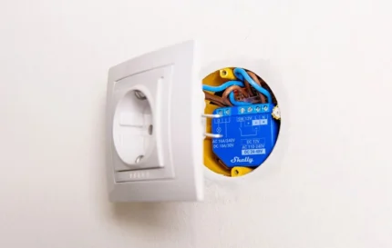 Przekaźnik bezpotencjałowy Shelly Plus 1 WIFI do sterowania bramami - obrazek 3