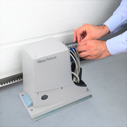 ROBUS500HS, napęd NICE do bram przesuwnych o maksymalnej wadze do 500 kg, HI-SPEED - zestaw - obrazek 5