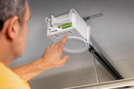 Napęd do bramy garażowej Serenia 1100 io Connect z zewnętrznym nadajnikiem 3-kanałowym, fotokomórkami i Connectivity Kit - obrazek 11